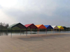 โฆษณากลางแจ้ง 3x3 ที่ทันสมัยกันน้ำงานแสดงสินค้าหลังคาพร้อมโลโก้ที่กำหนดเองโครงเหล็กเต็นท์ปาร์ตี้ในสวน